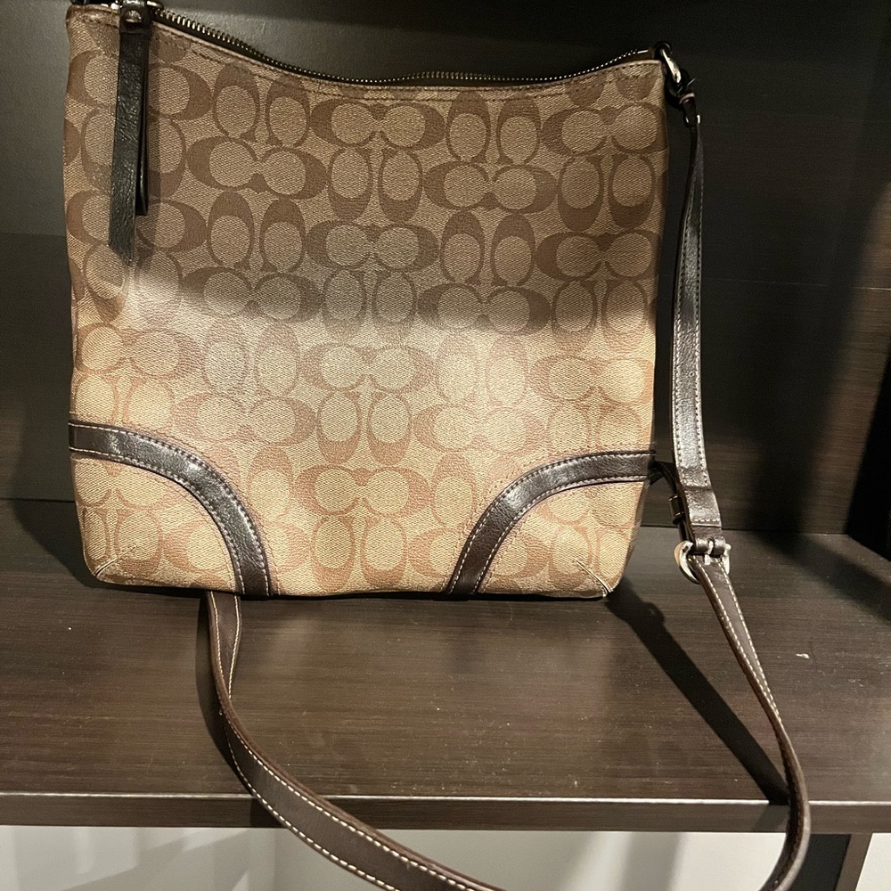 Good condition purse - Picture 2 of 4